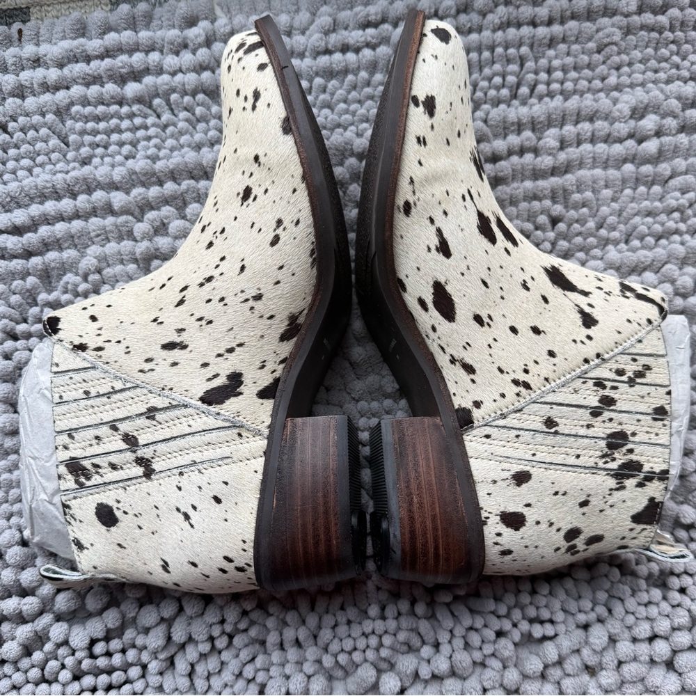 Matisse NWOT calf fur, white and dark brown. Made in Brazil 9M. In box. - Picture 10 of 15